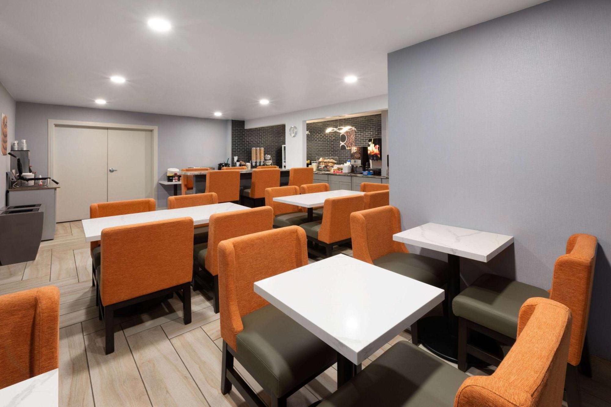 La Quinta Inn By Wyndham Шебойган Екстериор снимка