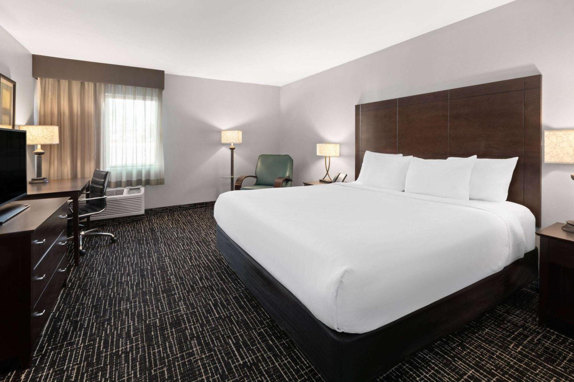 La Quinta Inn By Wyndham Шебойган Екстериор снимка